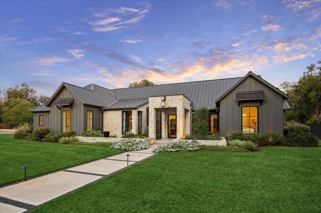 1525 Travis Street, Columbus, TX 78934