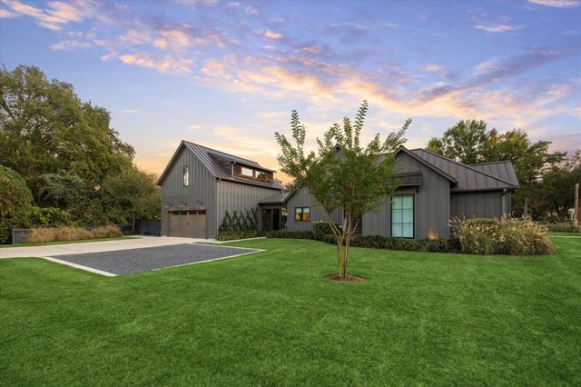 1525 Travis Street, Columbus, TX 78934