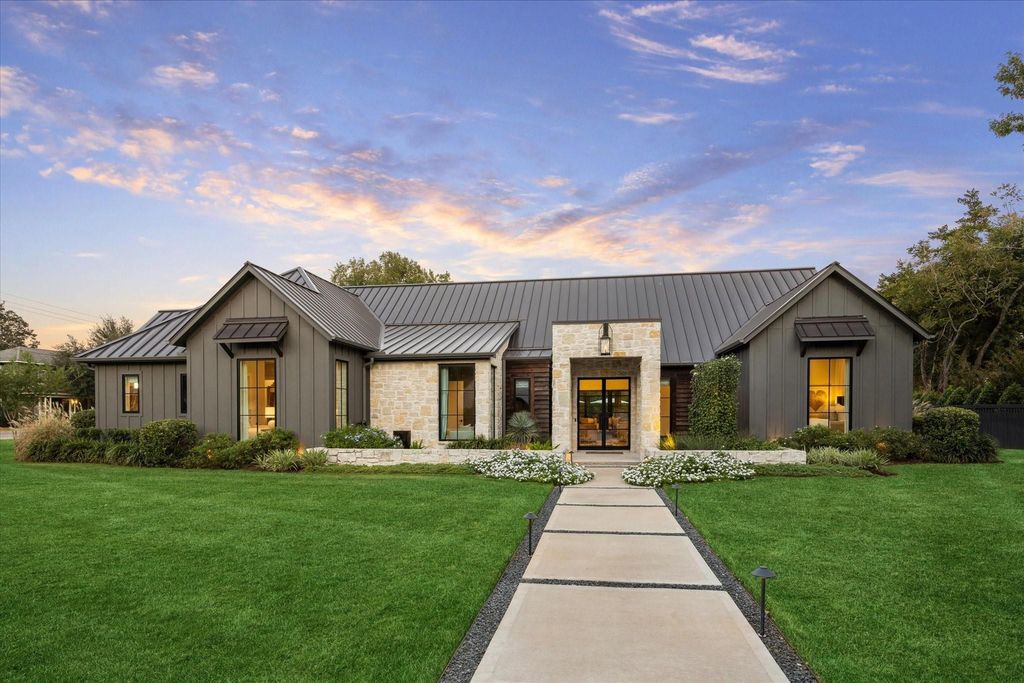 1525 Travis Street, Columbus, TX 78934