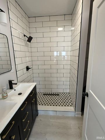 811 W Kirkwood Avenue, Bloomington, IN 47404