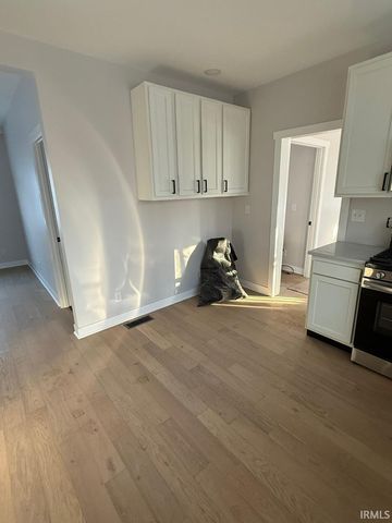 811 W Kirkwood Avenue, Bloomington, IN 47404