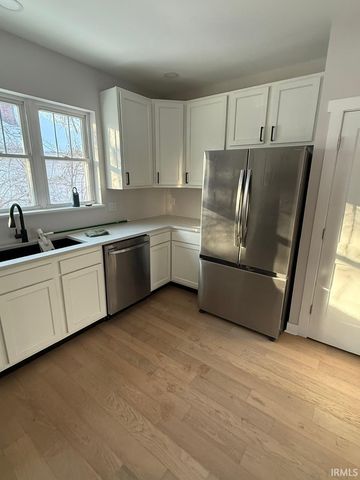 811 W Kirkwood Avenue, Bloomington, IN 47404