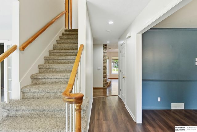 815 Magnolia Drive, Papillion, NE 68046