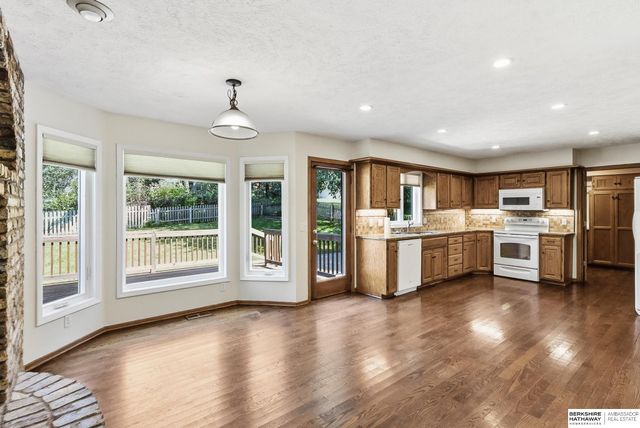 815 Magnolia Drive, Papillion, NE 68046