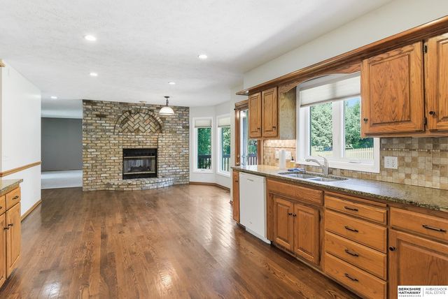 815 Magnolia Drive, Papillion, NE 68046