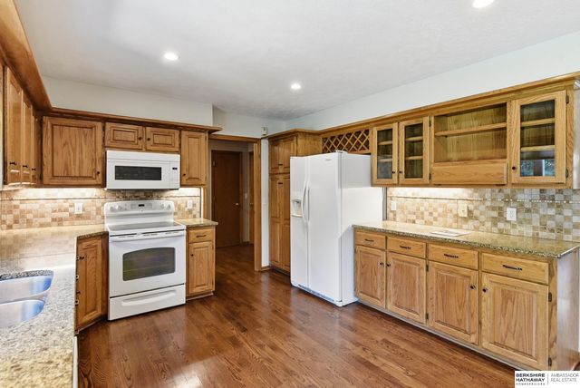 815 Magnolia Drive, Papillion, NE 68046