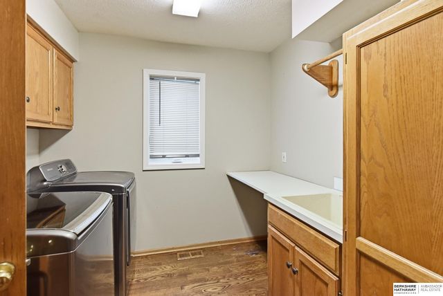 815 Magnolia Drive, Papillion, NE 68046
