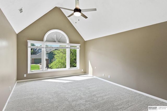 815 Magnolia Drive, Papillion, NE 68046