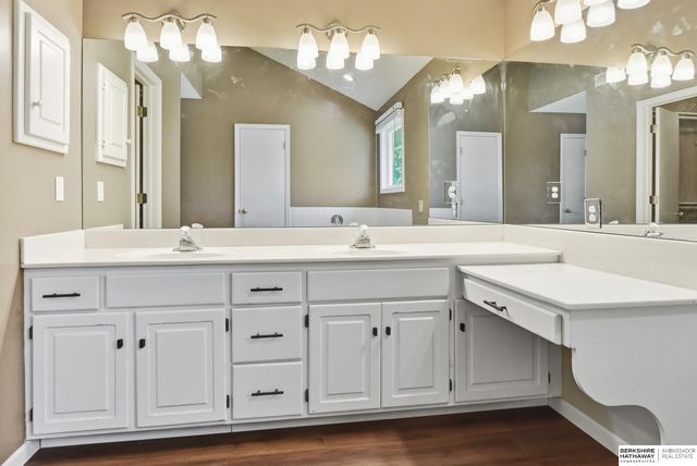 815 Magnolia Drive, Papillion, NE 68046