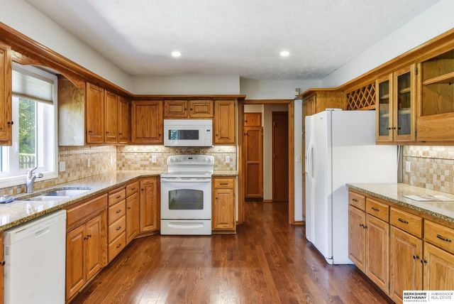 815 Magnolia Drive, Papillion, NE 68046