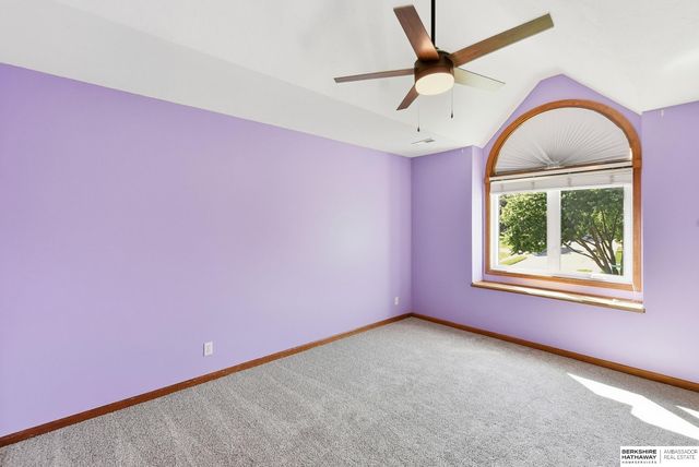 815 Magnolia Drive, Papillion, NE 68046
