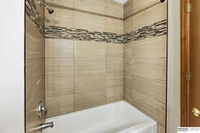 815 Magnolia Drive, Papillion, NE 68046