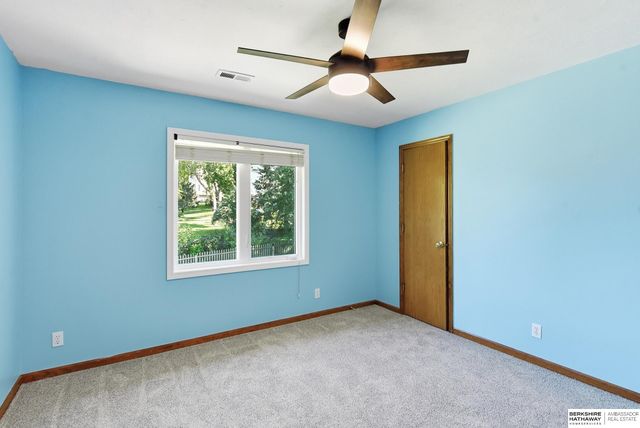 815 Magnolia Drive, Papillion, NE 68046