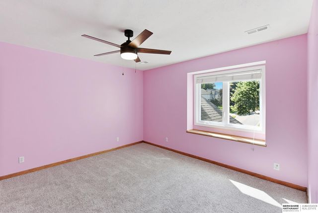 815 Magnolia Drive, Papillion, NE 68046