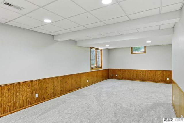 815 Magnolia Drive, Papillion, NE 68046