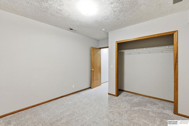 815 Magnolia Drive, Papillion, NE 68046