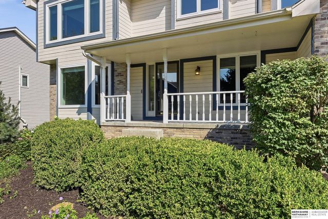 815 Magnolia Drive, Papillion, NE 68046