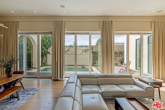 310 N Lucerne Boulevard, Los Angeles, CA 90004