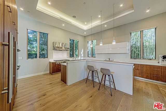 310 N Lucerne Boulevard, Los Angeles, CA 90004