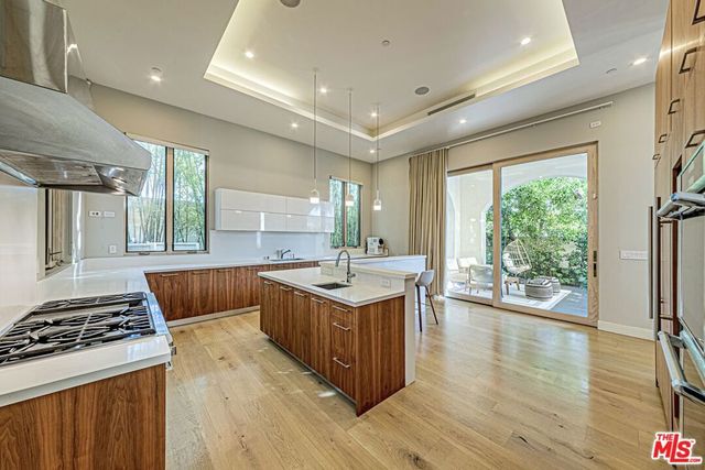 310 N Lucerne Boulevard, Los Angeles, CA 90004