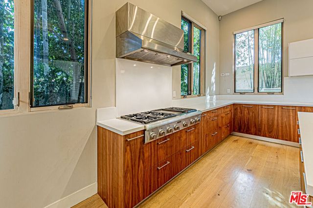 310 N Lucerne Boulevard, Los Angeles, CA 90004