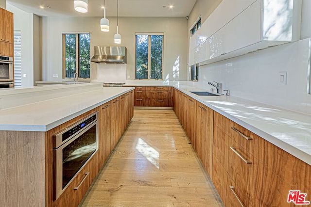 310 N Lucerne Boulevard, Los Angeles, CA 90004