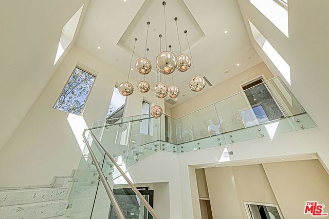 310 N Lucerne Boulevard, Los Angeles, CA 90004