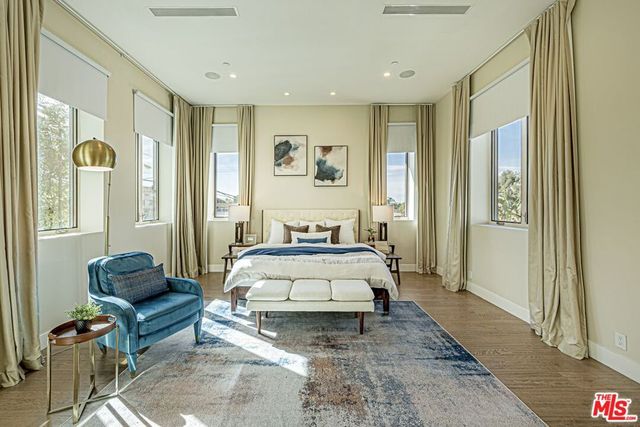 310 N Lucerne Boulevard, Los Angeles, CA 90004