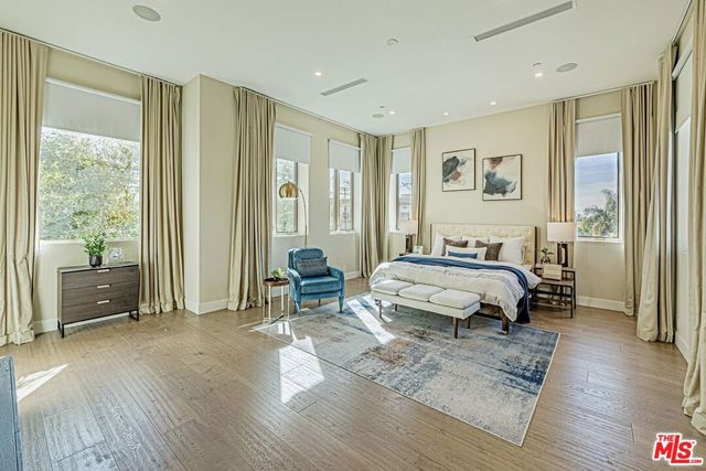 310 N Lucerne Boulevard, Los Angeles, CA 90004