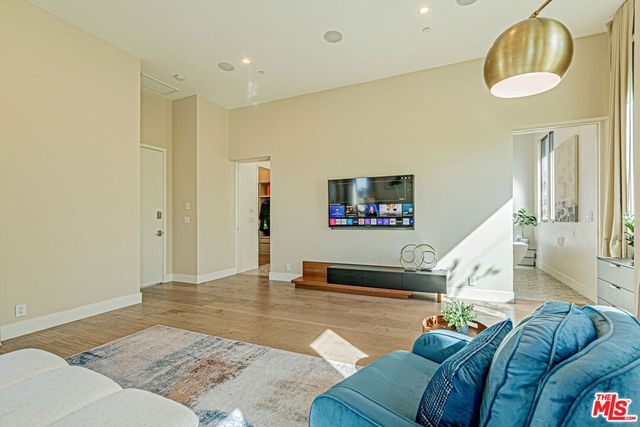 310 N Lucerne Boulevard, Los Angeles, CA 90004