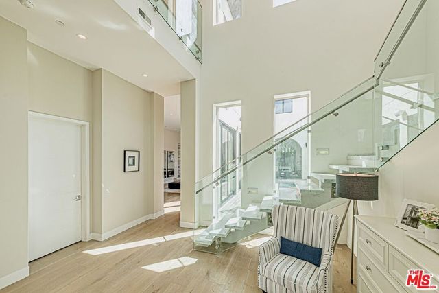 310 N Lucerne Boulevard, Los Angeles, CA 90004