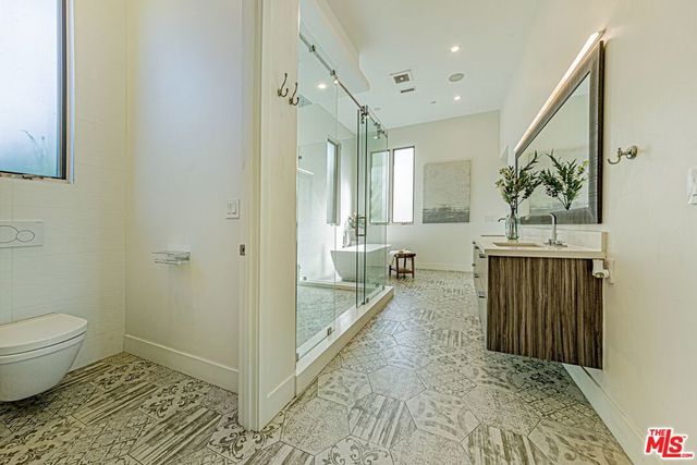 310 N Lucerne Boulevard, Los Angeles, CA 90004