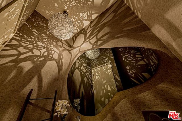 310 N Lucerne Boulevard, Los Angeles, CA 90004