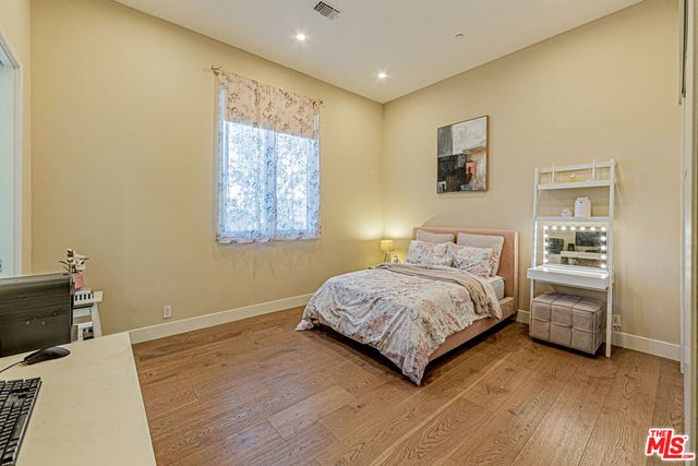 310 N Lucerne Boulevard, Los Angeles, CA 90004