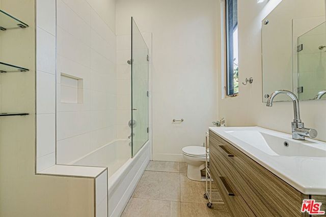 310 N Lucerne Boulevard, Los Angeles, CA 90004