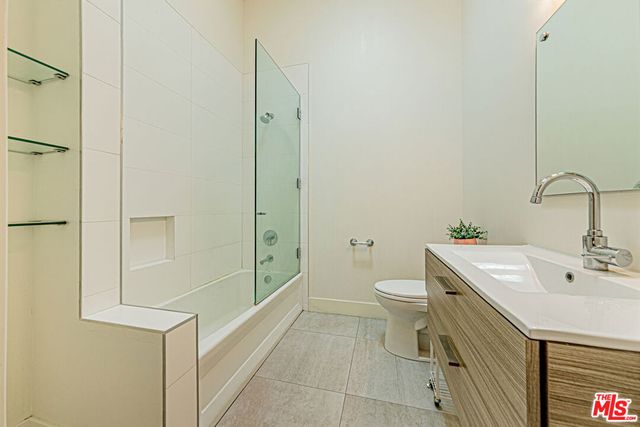 310 N Lucerne Boulevard, Los Angeles, CA 90004