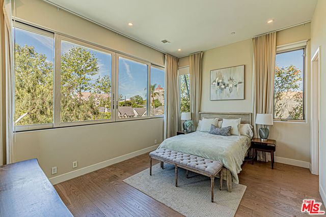 310 N Lucerne Boulevard, Los Angeles, CA 90004