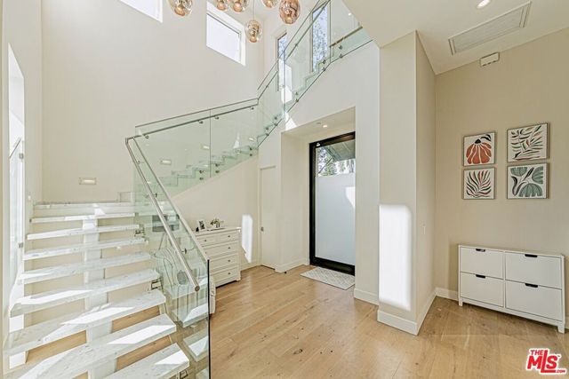 310 N Lucerne Boulevard, Los Angeles, CA 90004