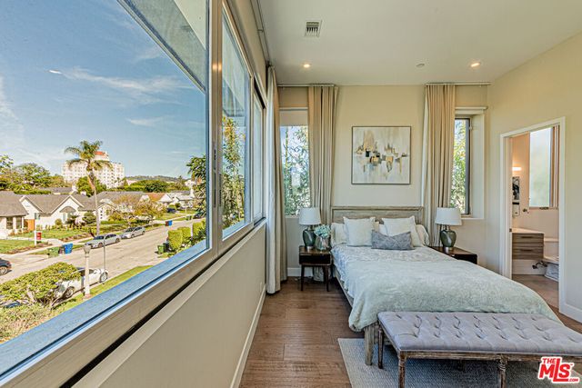 310 N Lucerne Boulevard, Los Angeles, CA 90004