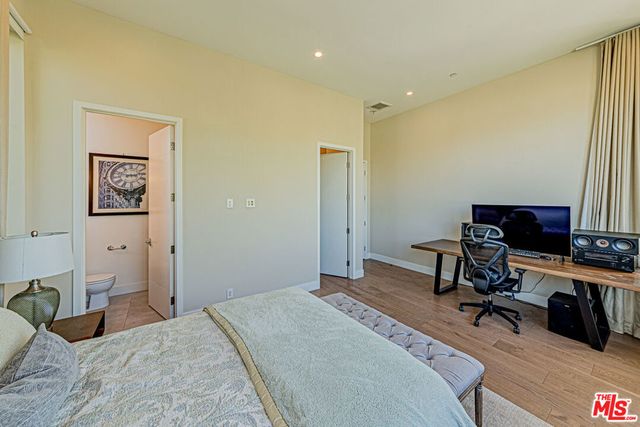 310 N Lucerne Boulevard, Los Angeles, CA 90004