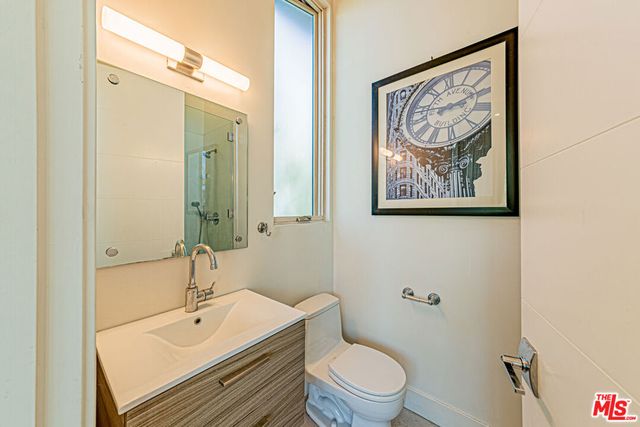 310 N Lucerne Boulevard, Los Angeles, CA 90004