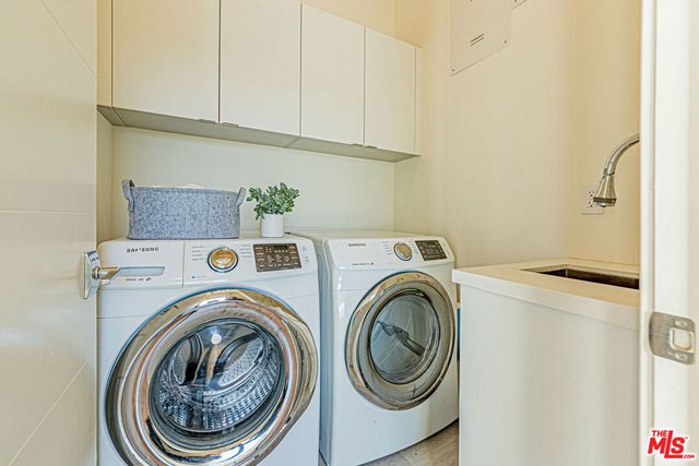 310 N Lucerne Boulevard, Los Angeles, CA 90004