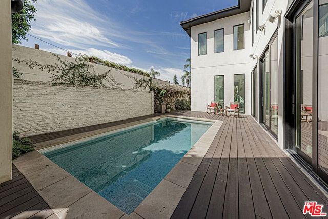 310 N Lucerne Boulevard, Los Angeles, CA 90004