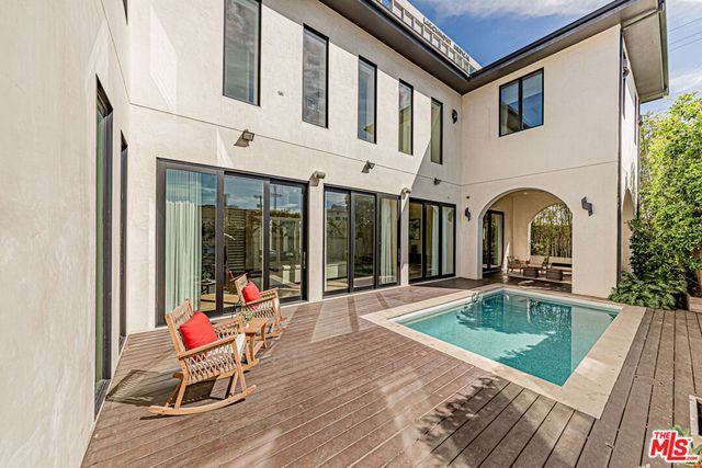 310 N Lucerne Boulevard, Los Angeles, CA 90004