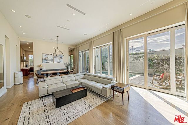 310 N Lucerne Boulevard, Los Angeles, CA 90004