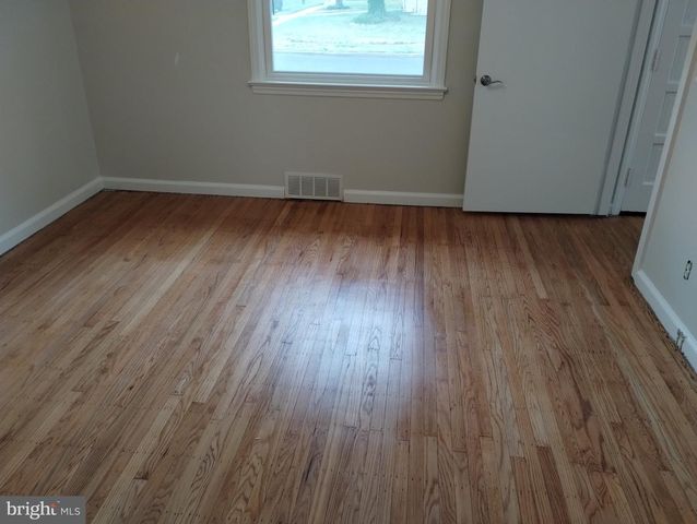 42 FARNSWORTH AVE, Maple Shade, NJ 08052