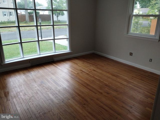 42 FARNSWORTH AVE, Maple Shade, NJ 08052