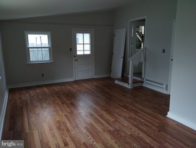 42 FARNSWORTH AVE, Maple Shade, NJ 08052
