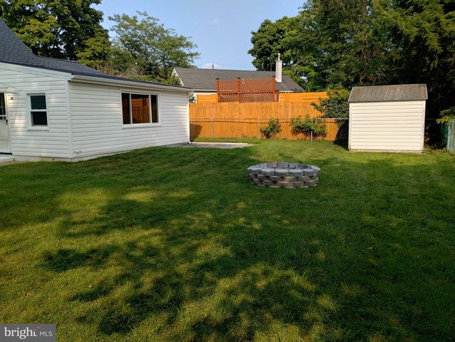 42 FARNSWORTH AVE, Maple Shade, NJ 08052