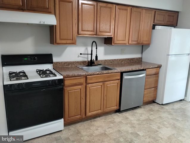 42 FARNSWORTH AVE, Maple Shade, NJ 08052